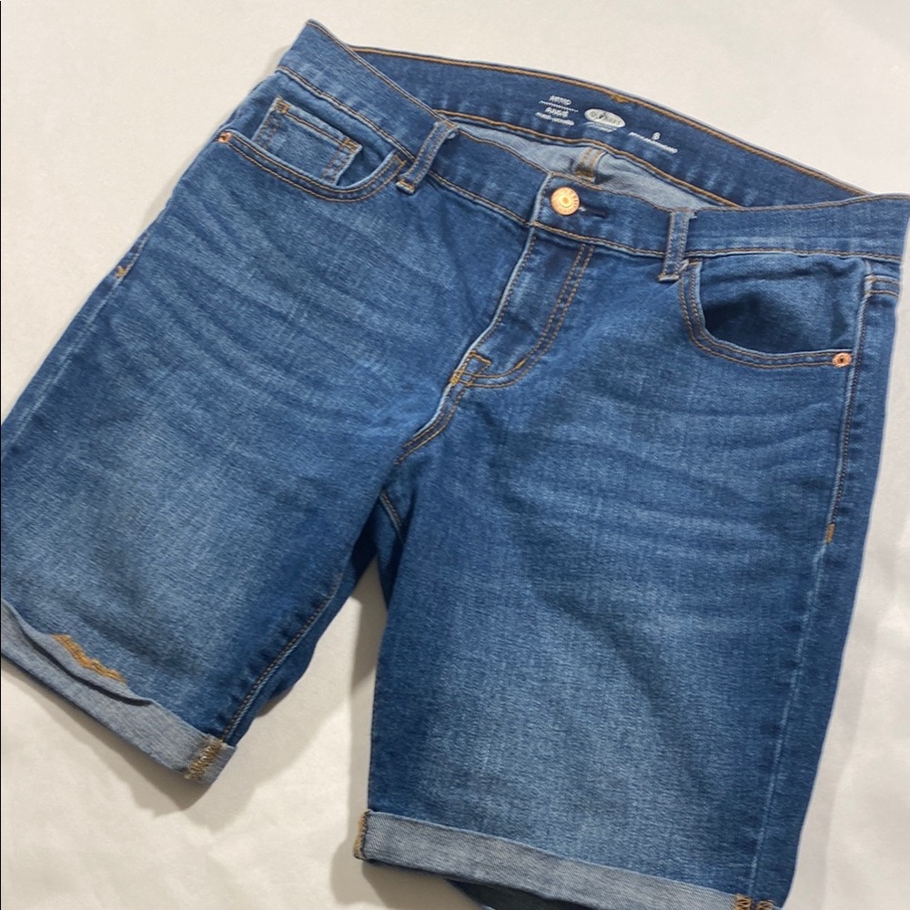 Old Navy woman’s Bermuda jean shorts size 8 Reg